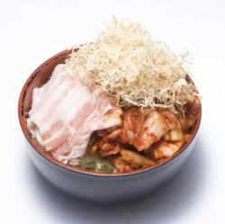 豚キムチもんじゃ（豚肉・キムチ）