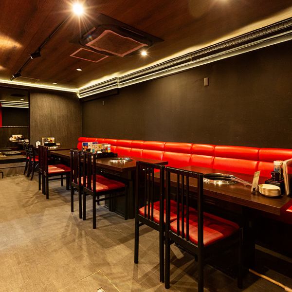 The interior of the store is a stylish and calm space with red and black as the main colors.Available for small groups to groups of about 50 people. The sunken kotatsu at the back of the store can accommodate up to 20 people, and table seats can accommodate up to 24 people! A semi-private space for 6 to 8 people. Seats are also ◎