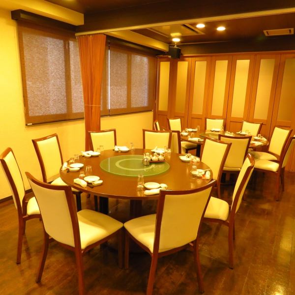 There are large round tables in the spacious space in the spacious space, ♪ in a rich mood ♪ Because there are partitions in private rooms and also for banquets! 2F usage is charged extra, please confirm by phone !
