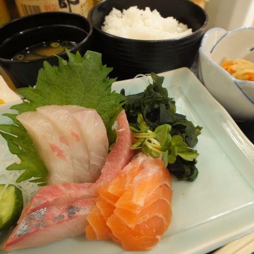 Sashimi set meal \ 900 (withdrawal)