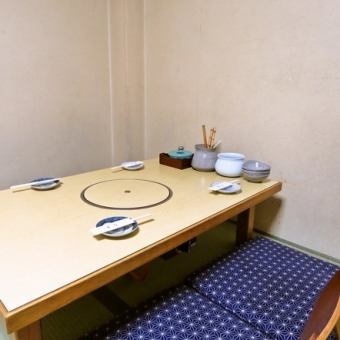 4 people x 3 seats in the tatami room.Up to 15 people can be connected when connected! Ideal for company banquets and important banquets of ceremonial affairs.We will make a course according to your budget.Please feel free to contact us.