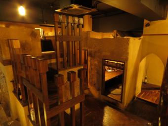 Loft seats where you can enjoy a hideaway atmosphere! Have a good time with your friends in a calm atmosphere.
