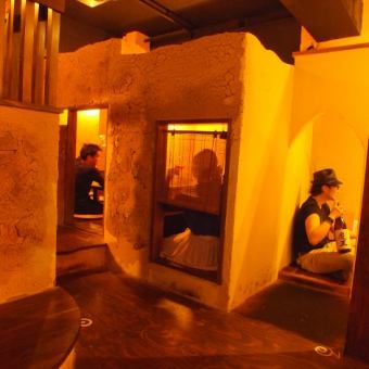 一个充满发烧感的洞穴风格的私人房间！除了基本的私人房间（可容纳4人）之外，我们还设有2人和9人的私人房间。