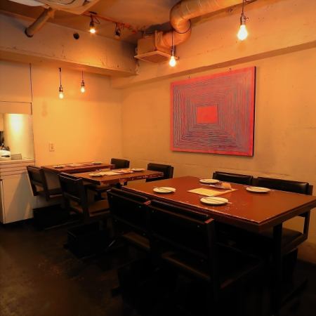 Seats for 2 people & 4 people in front of the iron plate.For parties, up to 10 people OK