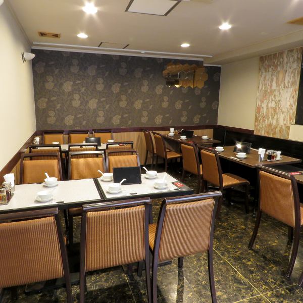 【2階フロア貸切もOK】中華食べ放題と言えばやっぱり円卓席！ターンテーブルでお料理のシェアもラクラク♪1テーブルに10名様までお座りいただけますので少人数宴会にもおすすめ。また2階フロア貸切も可能！80名～最大120名様までご利用いただけますので歓迎会・送別会など大型宴会でのご予約も大歓迎！！