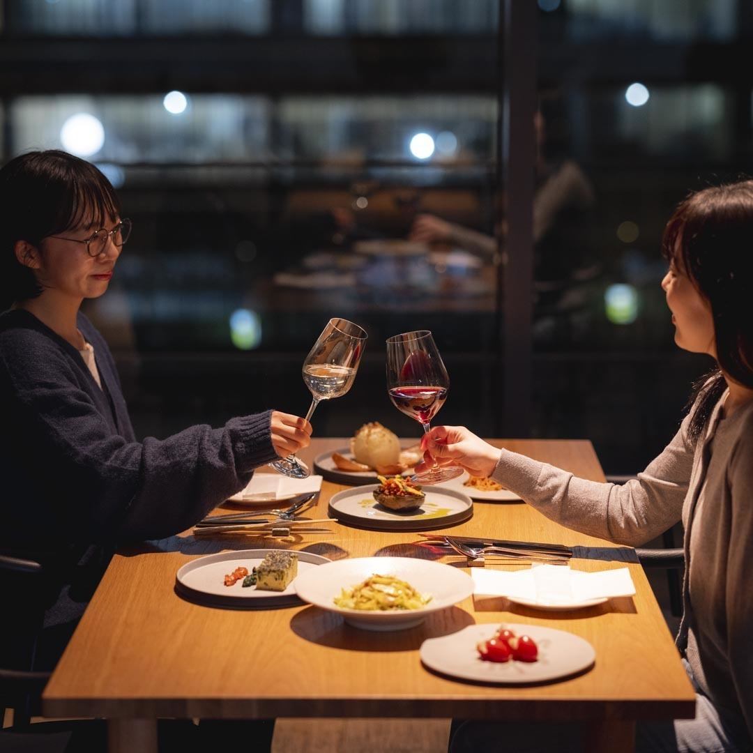 大阪の夜景を見ながら優雅なお食事をお楽しみください♪