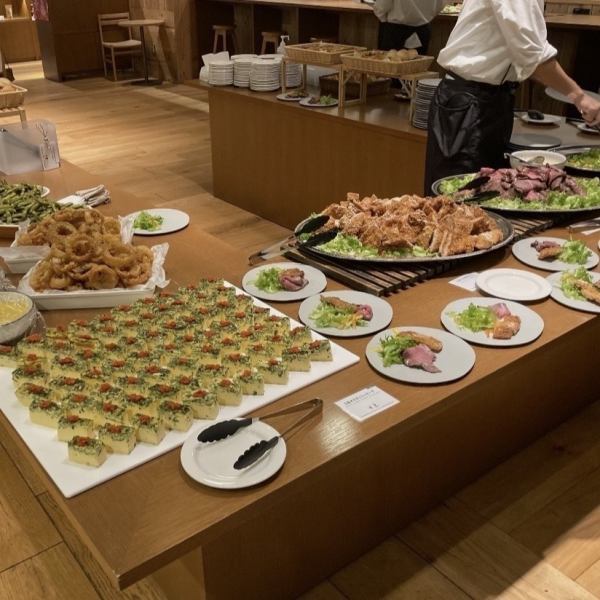 【会社宴会、歓送迎会、結婚式二次会などの貸切でのご利用も◎】最大100名ご利用いただける当店は、50名以上で貸切でのご利用も可能になります！！会社宴会や結婚式の二次会など様々なシーンでご利用いただけます♪備品のご用意もございますのでお気軽にご相談ください！JR大阪駅から徒歩約5分と立地も◎