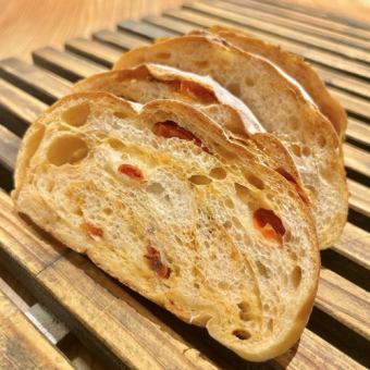 ドライトマトの食事パン
