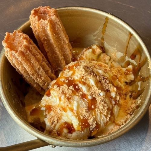 Brown sugar syrup and soybean flour ice cream (with churros)