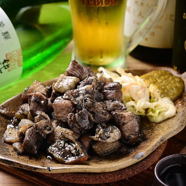 必食の価値あり!!香ばしくてジューシーなさつま知覧どりのもも皮MIX焼きに自慢の鶏刺しまで◎