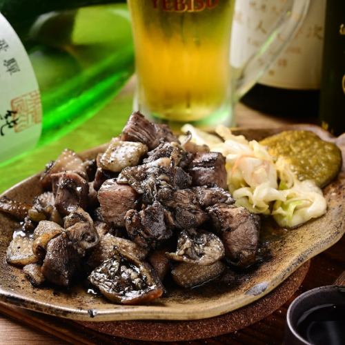 必食の価値あり!!香ばしくてジューシーなさつま知覧どりのもも皮MIX焼きに自慢の鶏刺しまで◎