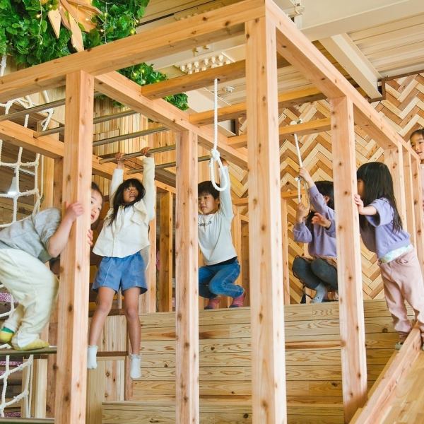 <A wide variety of indoor and outdoor activities> We offer a wide range of activities, from glamping and barbecues to camping, fishing, and playing in the river...even an indoor kids' space that's great for rainy days! Enjoy Wood Design Park Okazaki to the fullest, with its diverse charms in every season ^^