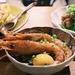 アットホームな雰囲気で当店自慢の料理をぜひお楽しみください。