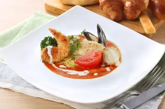 舌平目のブレゼ　イセエビソースとトマトソース