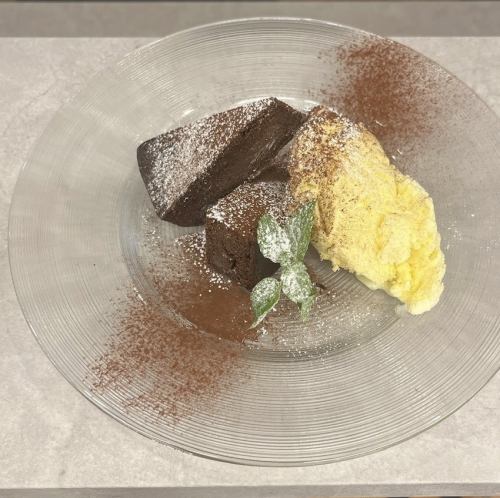 ガトーショコラバニラアイス添え