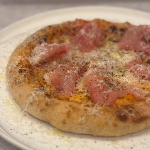 龍の卵を贅沢に使った半熟卵と生ハムの”ビスマルク”