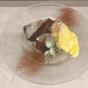 ガトーショコラクラシックバニラアイス添え