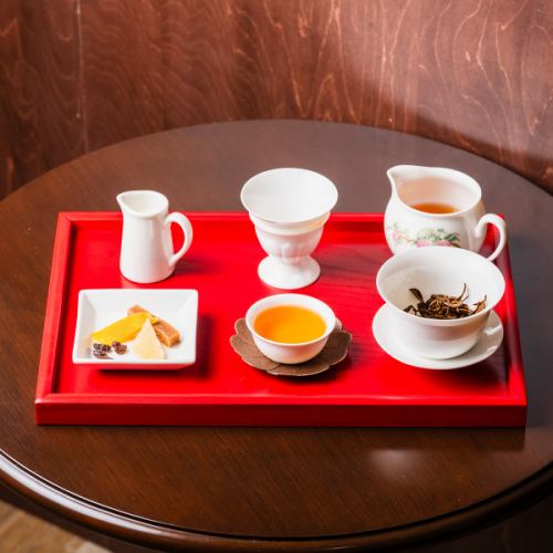 紅茶の味・香り・色まで楽しめるこだわりの空間づくり