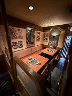 此座位最多可容納 4 人。您可以放鬆身心，在相對而坐的餐桌旁享用肉類美食。推薦小型聚會，例如約會或家庭聚餐。請度過一段特別的時光。