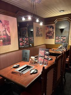 我們最多可接待 2 至 40 人。您可以在充滿昭和時代復古風格的餐廳享受輕鬆愉快的用餐體驗。