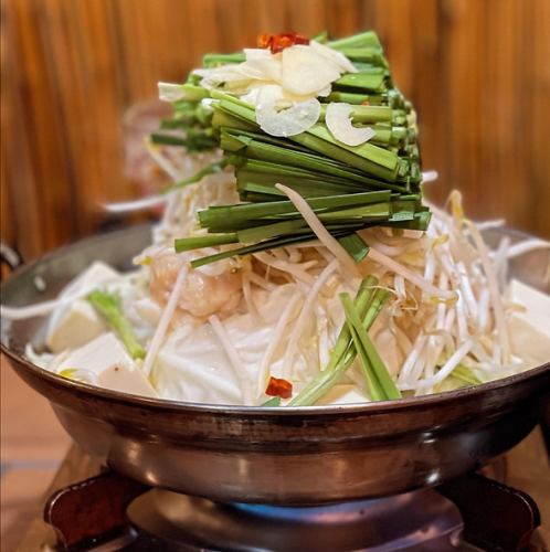 Motsunabe (soy sauce, salt, spicy miso)