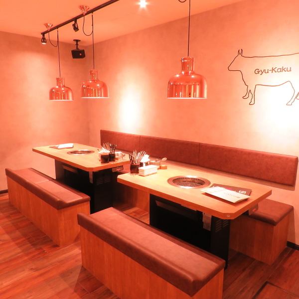 Seating at a table for 2 to 4 people ☆Recommended for a date or yakiniku among girls♪Enjoy a good time while eating delicious meat.