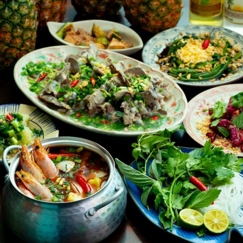 【カニ味噌のコクとさっぱりトマト出汁の絶妙なバランスがやみつきに！】カニ味噌トマト鍋コース