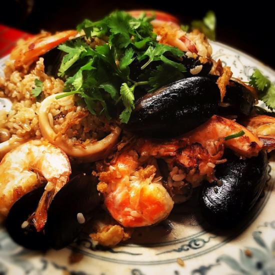 【烏丸御池駅から徒歩2分♪】現場仕込みの本格ベトナム料理はやみつき間違いなし☆