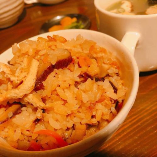 Chicken rice (with tsukemono)