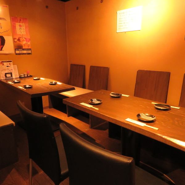 【Table】 If you open the door of the loudspeaker, you will have a spacious table seat ☆ Please come and visit us when you want to drink on the way back from the company ☆ Inside the shop wrapped in gentle warm lighting is comfortable and you can stay for hours ♪ It is a space that makes you feel the warmth of wood "inside Japan" that makes you feel "Japanese style".Maximum of 8 people available