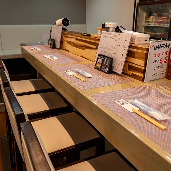 「だんらんや」という名の通り、お客様同士が自然と仲良くなれるような、不思議な一体感があるお店です◎カウンターで一人ゆっくりと、ディナー限定のローストビーフとお酒を楽しむ時間はまさに至福♪一方で、貸切のパーティーや宴会では、みんなで賑やかに「飲めるハンバーグ」を囲む楽しさがあります◎