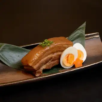 [冲绳风味红烧肉] 用当地产猪肉制成的冲绳红烧肉。
