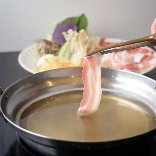 絶品の出汁が自慢のしゃぶしゃぶ