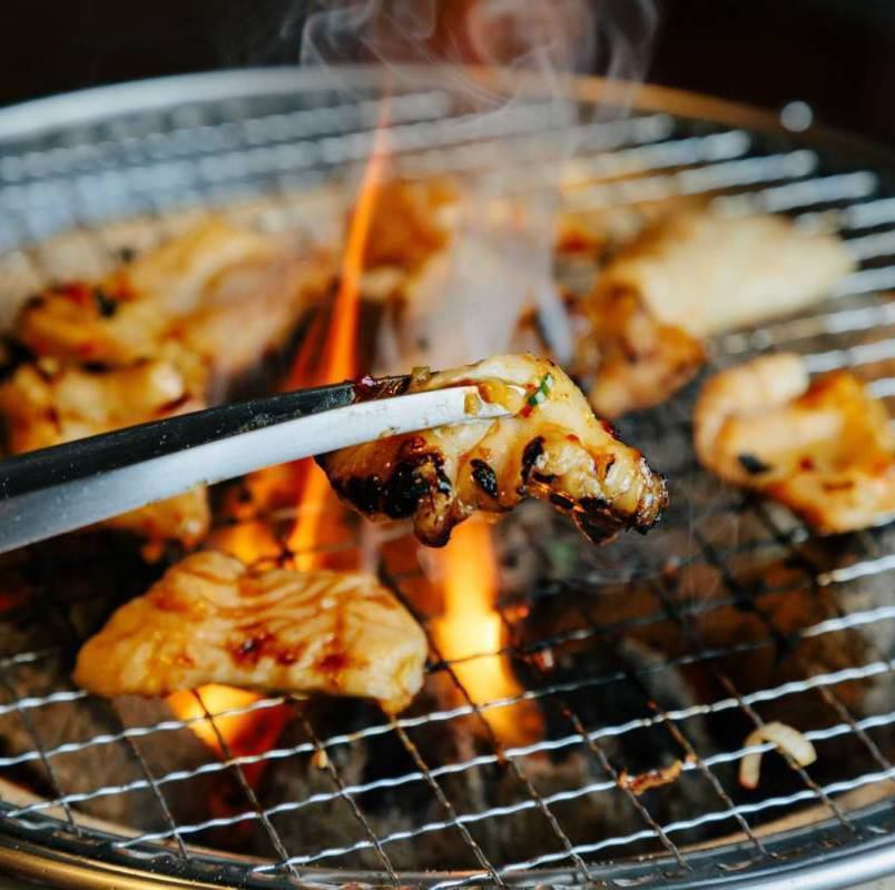 3800円で秘伝のタレに漬けた豚ホルモンが食べ飲み放題のお店