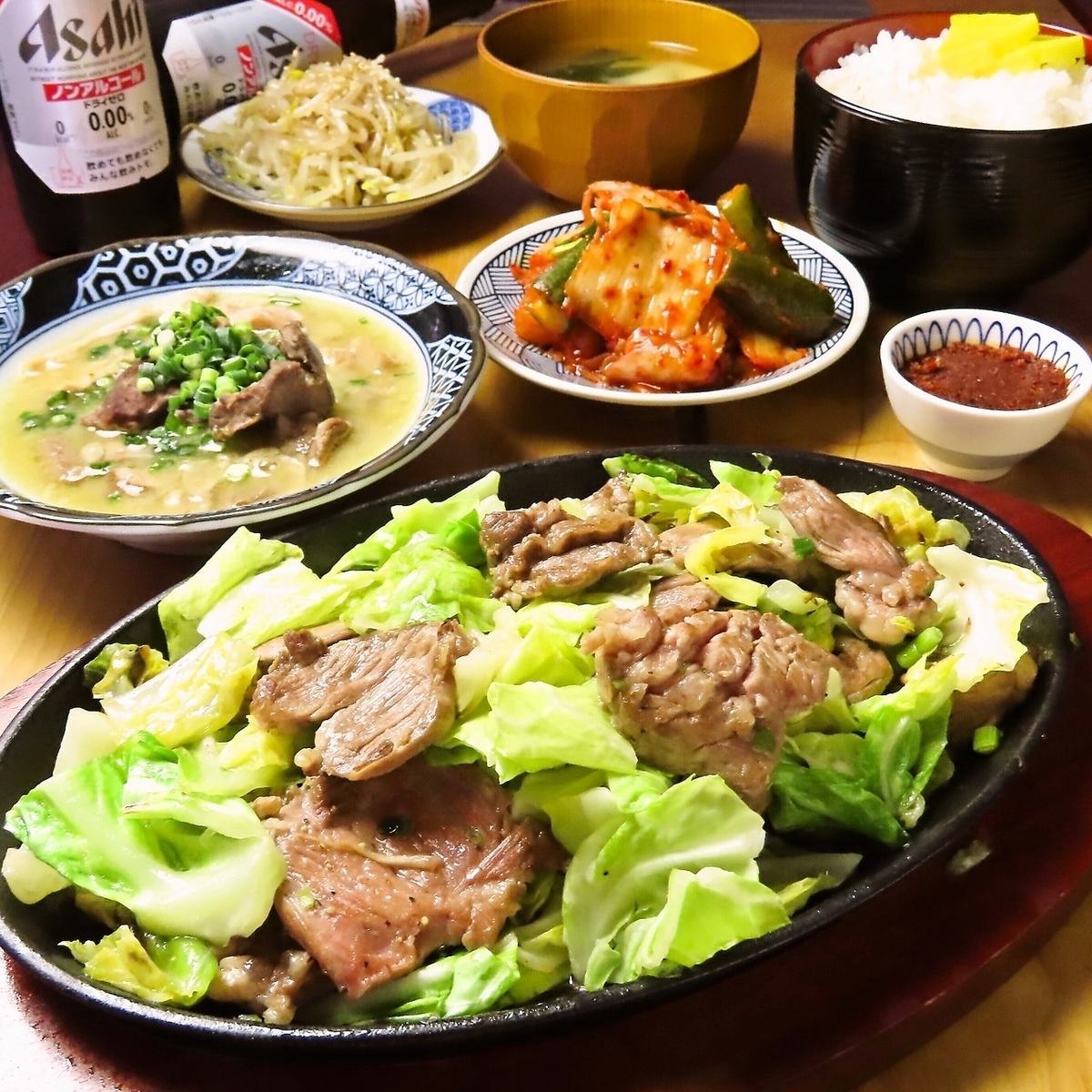 11:00～ランチ営業スタート！！ホルモン鉄板定食890円～