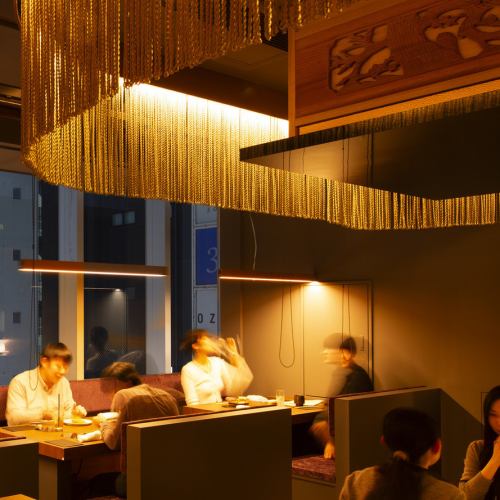 【テーブルソファ席】窓際のテーブルソファ席は人気の為、ご予約必須となります。