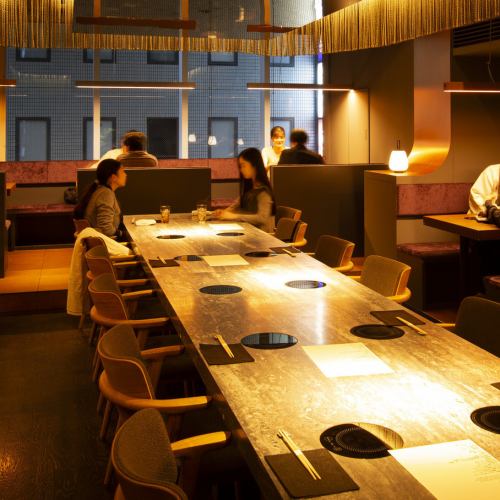 【テーブル席】2名様~12名様用テーブル席となります。