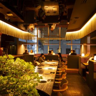 40~50名様まで、貸切で優雅なひとときを。会社の接待、記念日、大切なパーティーに。本格料理と上質なサービスで特別な宴を演出します。詳細はお気軽にお問い合わせください。