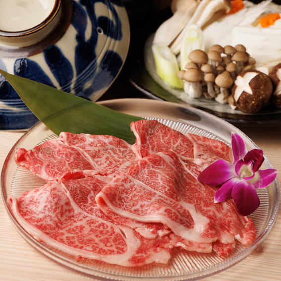 霜降りが美しく広がる松阪牛をしゃぶしゃぶでご堪能ください