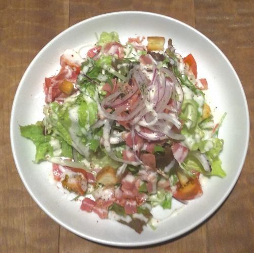 カリカリベーコンのシーザーサラダ