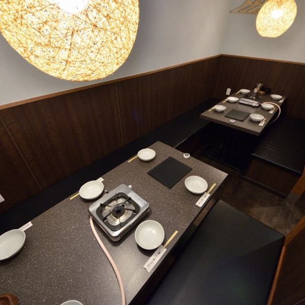 【Digging tatami mats single room × Fugu / Kani cuisine】 We correspond from 5 people to 24 people.We will prepare seats according to your request.Enjoy luxurious cuisine in a private room with a sense of cleanliness.