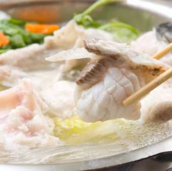 適合各種宴會和娛樂！【河豚蟹全套套餐】包括特製塊和陶瓷盤蒸蟹在內的5種菜餚，8,000日元（含稅）