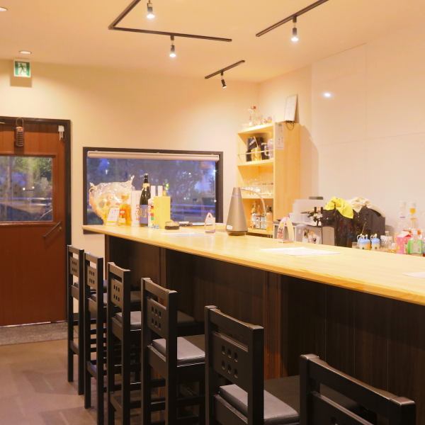 記念日や誕生日に、サプライズ演出もお任せください！メッセージ付きのアニバーサリープレートで、大切な人を笑顔に。個室もご用意しておりますので、プライベートな空間で、ゆったりと特別な時間をお過ごしいただけます。