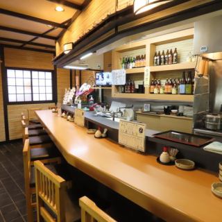 お一人様でもご来店しやすいカウンター席をご用意しております。仕事終わりのサク飲みやチョイ飲みにぴったりです◎美味しい海鮮料理を堪能しながら心休まるひと時をお過ごしください♪