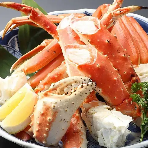 【蟹を味わう】北海道自慢の蟹を堪能。濃厚なズワイ蟹、迫力のたらば蟹。蟹づくしの至福のひとときを。