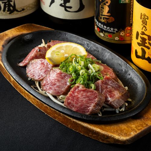 【大人気】鉄板ステーキ!仕事終わりにも◎120分飲み放題2000円もございます!