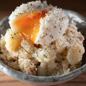 土豆沙拉（烟熏萝卜、培根、奶酪）
