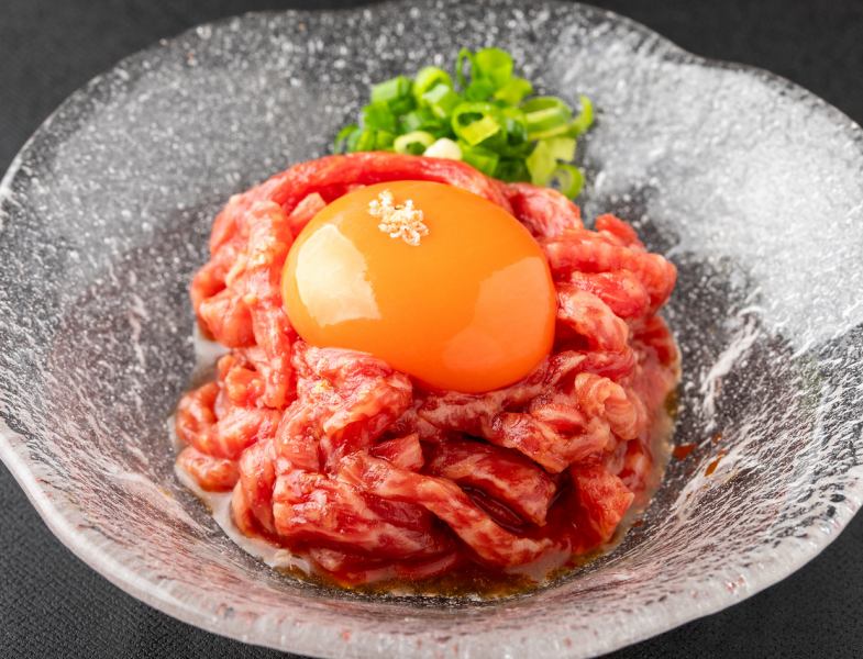 【口の中で旨味と甘みが溶け出す♪】ユッケ風炙りレアステーキ