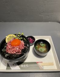 タンユッケ丼