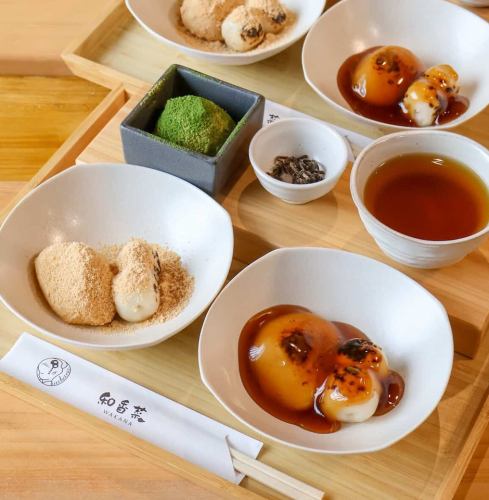 団子とおもちを食べ比べ